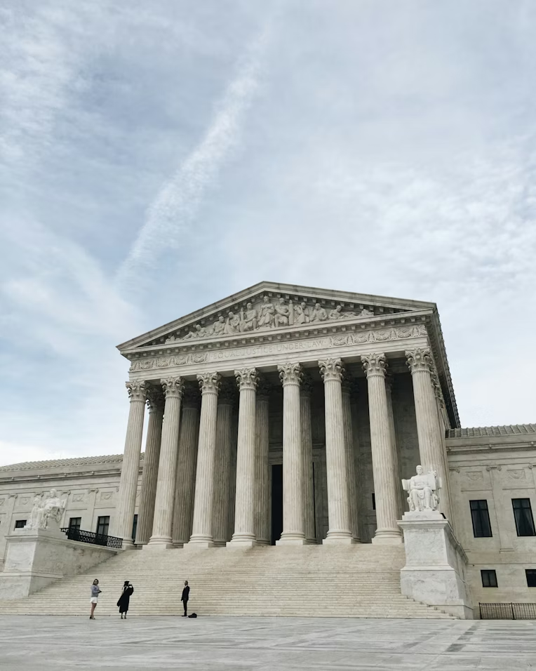 Przepisy prawa jazdy w Polsce.