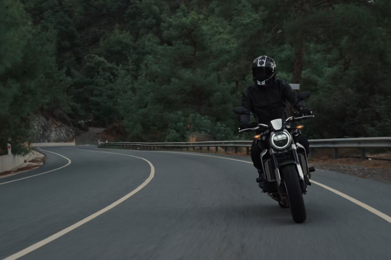 Jazdy doszkalające motocyklowe w Katowicach.  kiedy warto je dokupić?